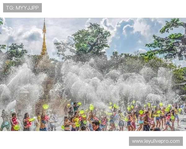 射箭场上的民族文化交流:拉祜族、佤族、布朗族、傣族传统展示 射箭场上的民族文化交流:拉祜族、佤族、布朗族、傣族传统展示